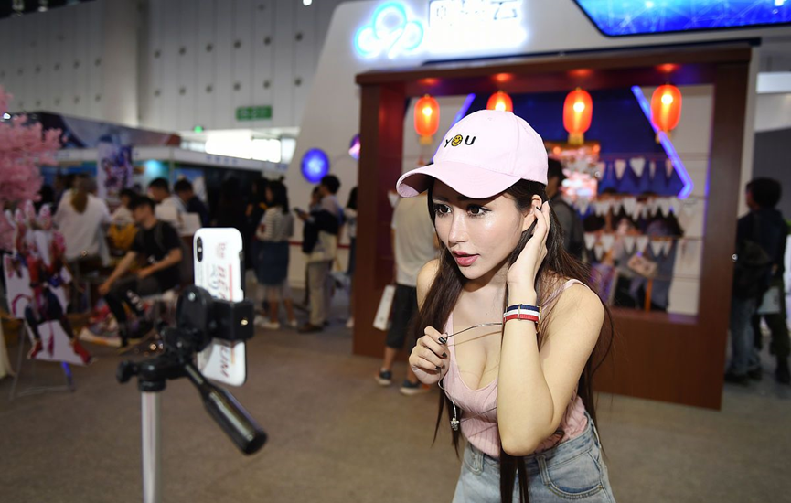 🔥打造个人IP新纪元：开源AI智能名片商城小程序，让优质内容引领流量风暴！🚀