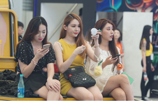 社交电商创业新路径：开源链动2+1模式、AI智能名片与S2B2C商城小程序的融合应用