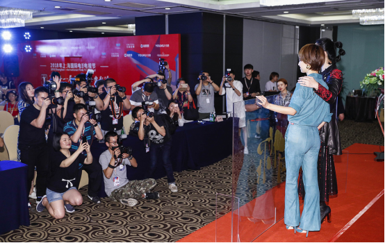 从朋友圈小贩到千店掌门：一个宝妈用开源AI智能名片改写S2B2C游戏规则  