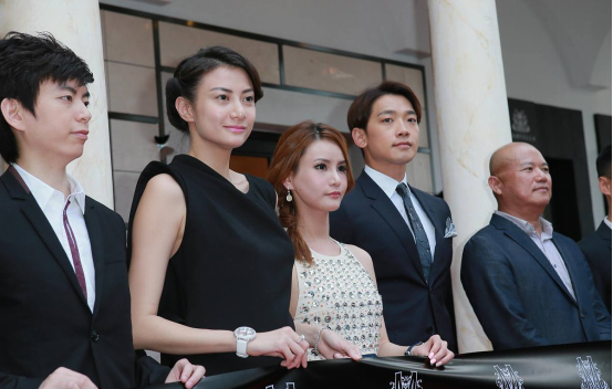客户记不住你？一张‘活名片’让他倒追合作！用开源AI+S2B2C商城榨干你闲置的脑细胞，订单暴增300%！