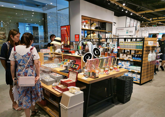 基于开源 AI 大模型 AI 智能名片 S2B2C 商城小程序源码视角下的新零售“实—虚—合”逻辑革新研究
